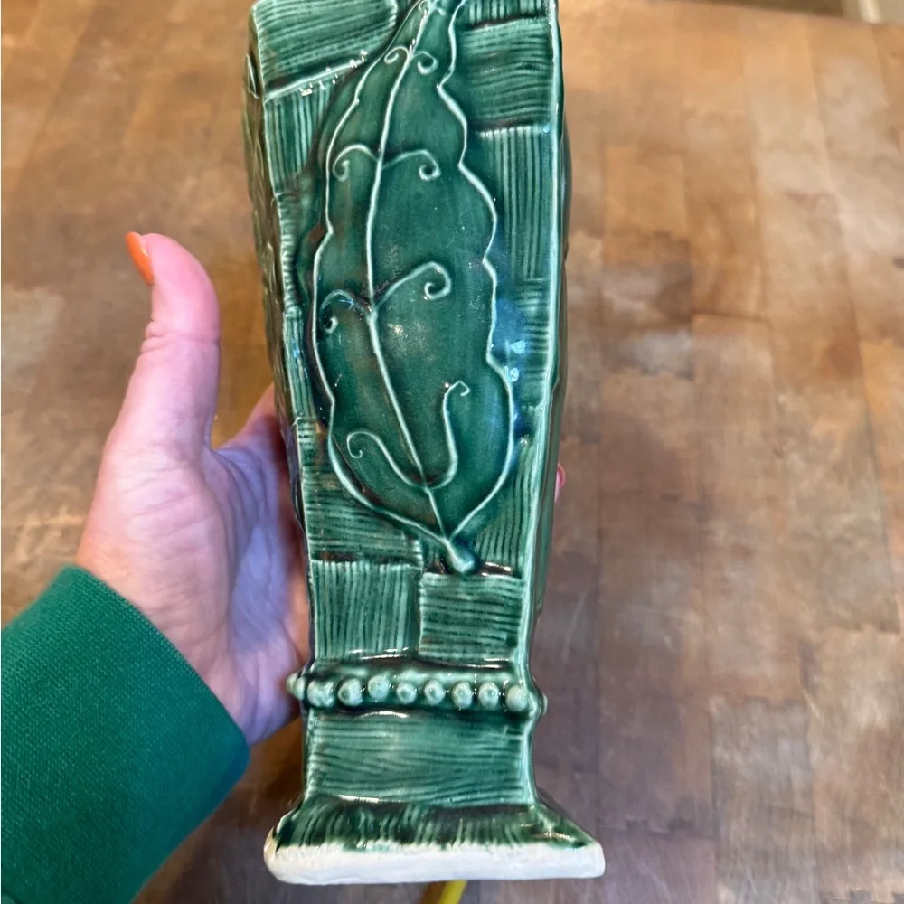 Vintage Mid Century Pottery Ceramic Glossy Green Unique Shape Fish Stamp Vase - Picture 15 of 16
